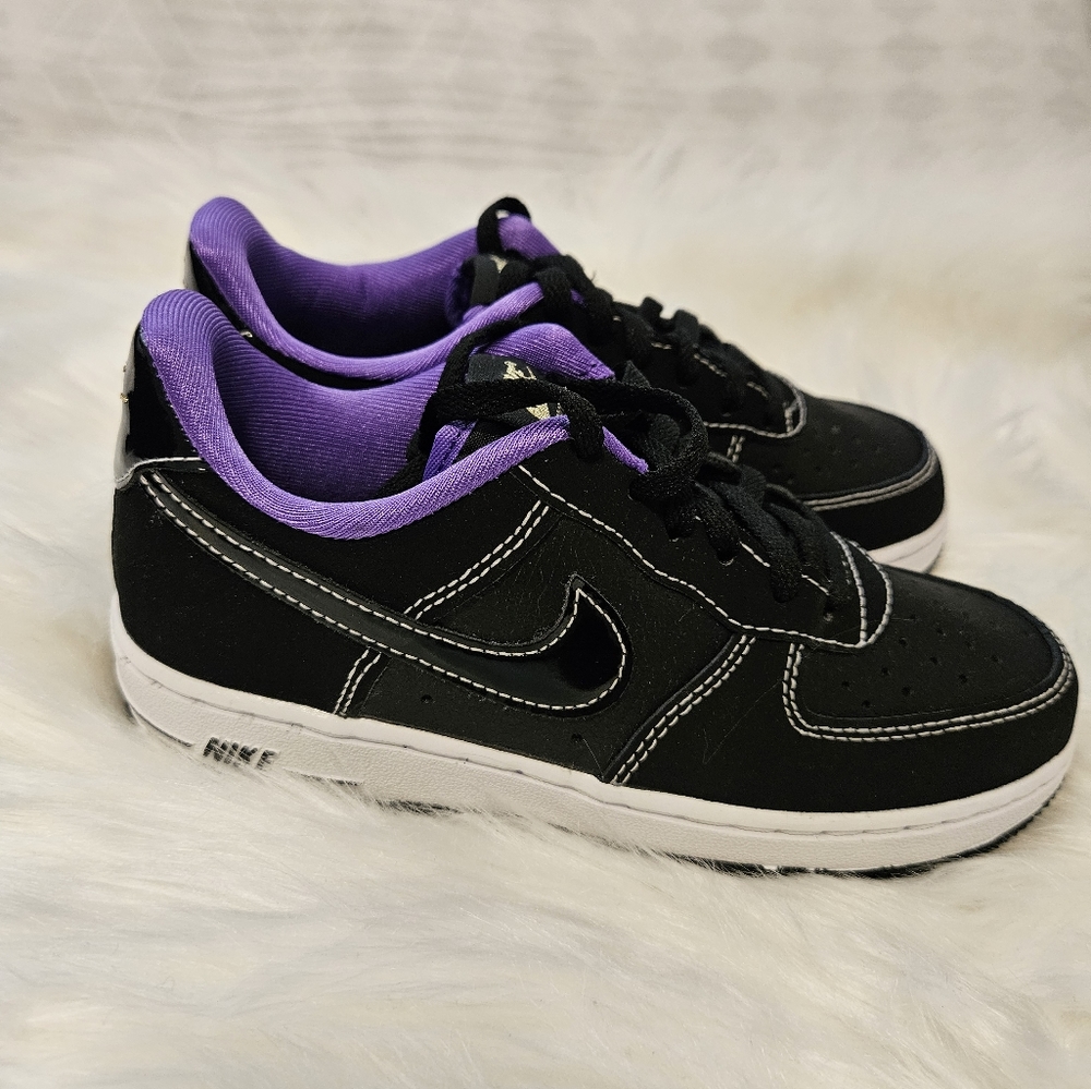 NIKE FORCE  1 LV8 KID'S SHOE - Black/Purple - Size: 1Y